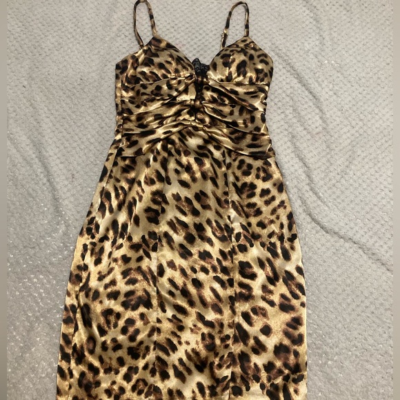 XOXO SEXY but also CLASSY AF TIGHT LEOPARD PRINT MINI DRESS size 1/2 - Picture 3 of 6